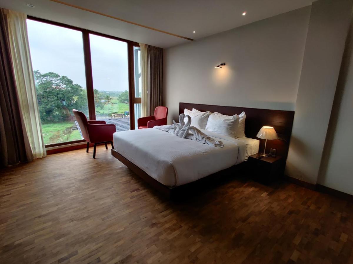 Florida Airport Hotel Kochi Недумбассери Экстерьер фото